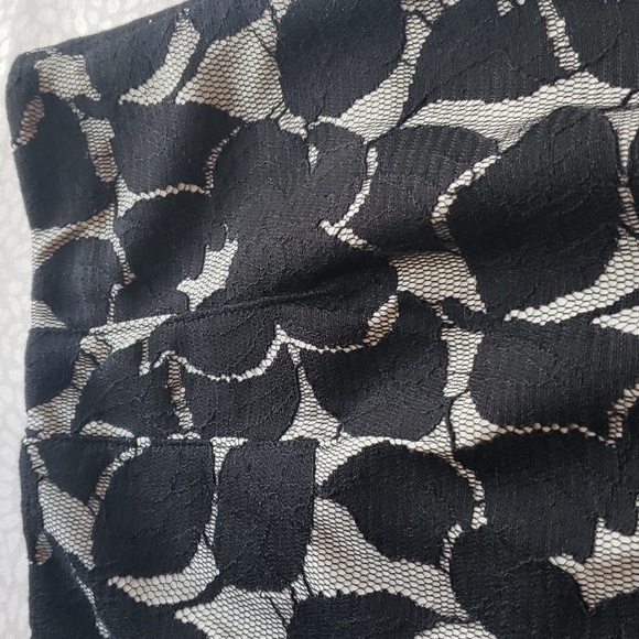 Ann Taylor Black & Cream Floral Lace Midi Skirt Size 8P - Picture 12 of 12